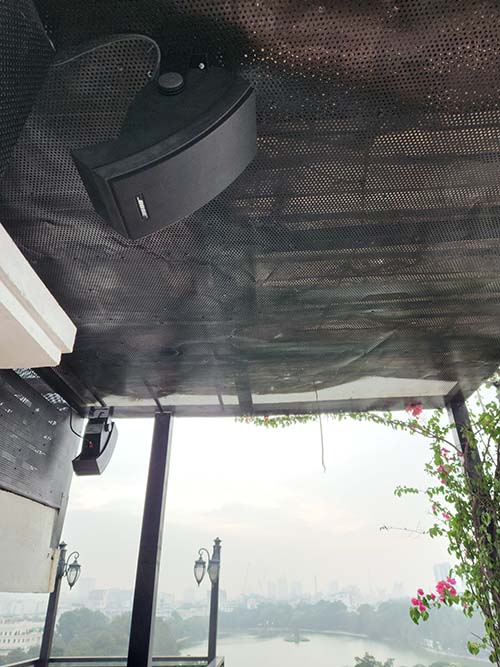 Lắp đặt hoàn thiện dàn loa Bose 251 cho quán cafe view Hồ Gươm cực chất