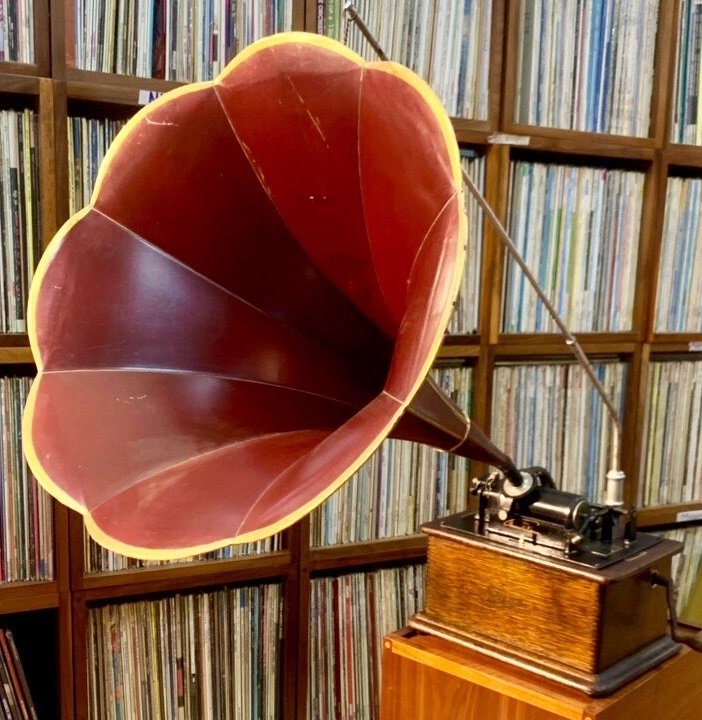 Máy hát đĩa than cổ - thú chơi tao nhã của những Audiophile