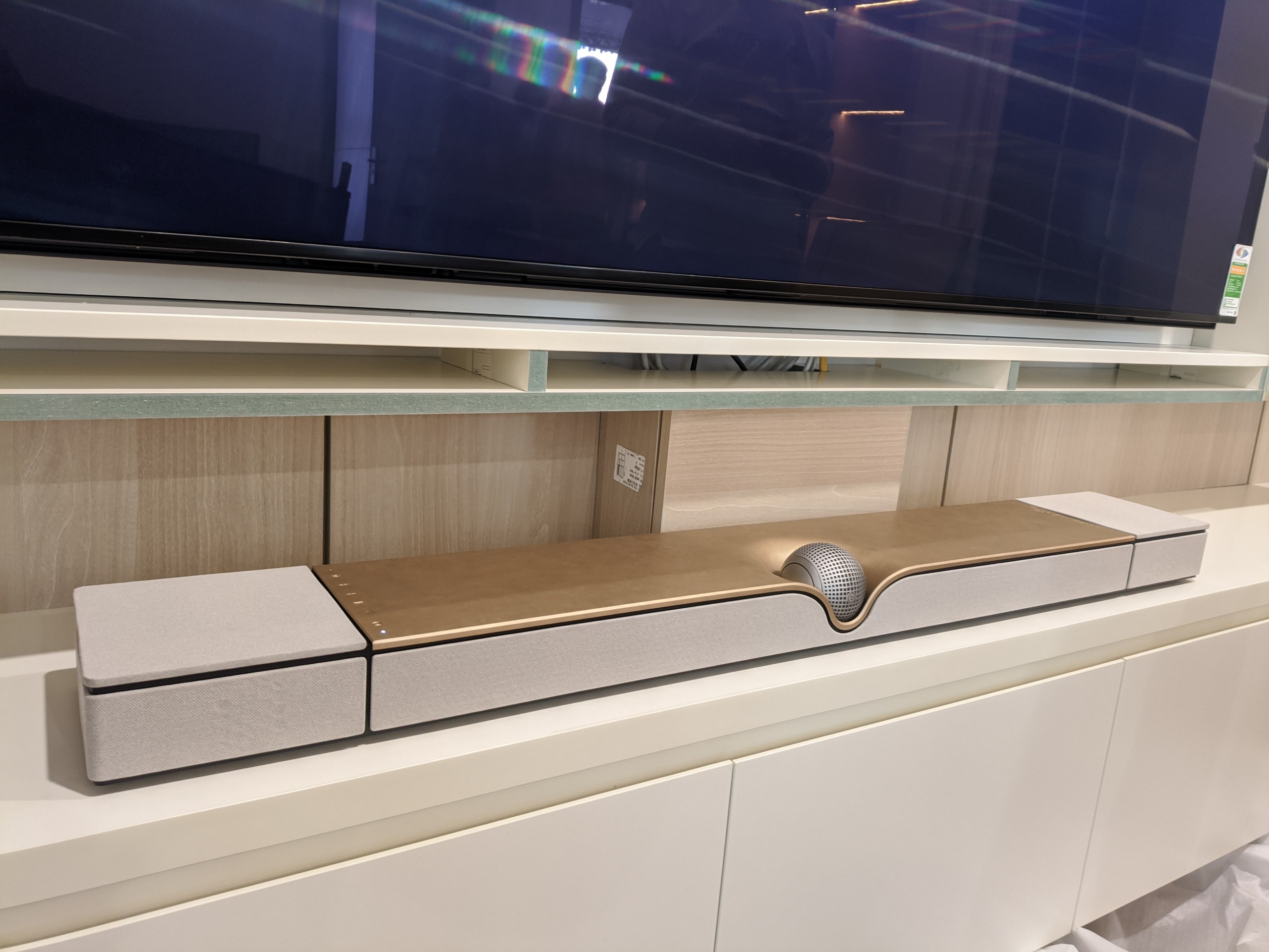 Lắp đặt hoàn thiện loa soundbar dát vàng 24k Devialet Dione Opera cực sang xịn cho khách tại Hà Nội