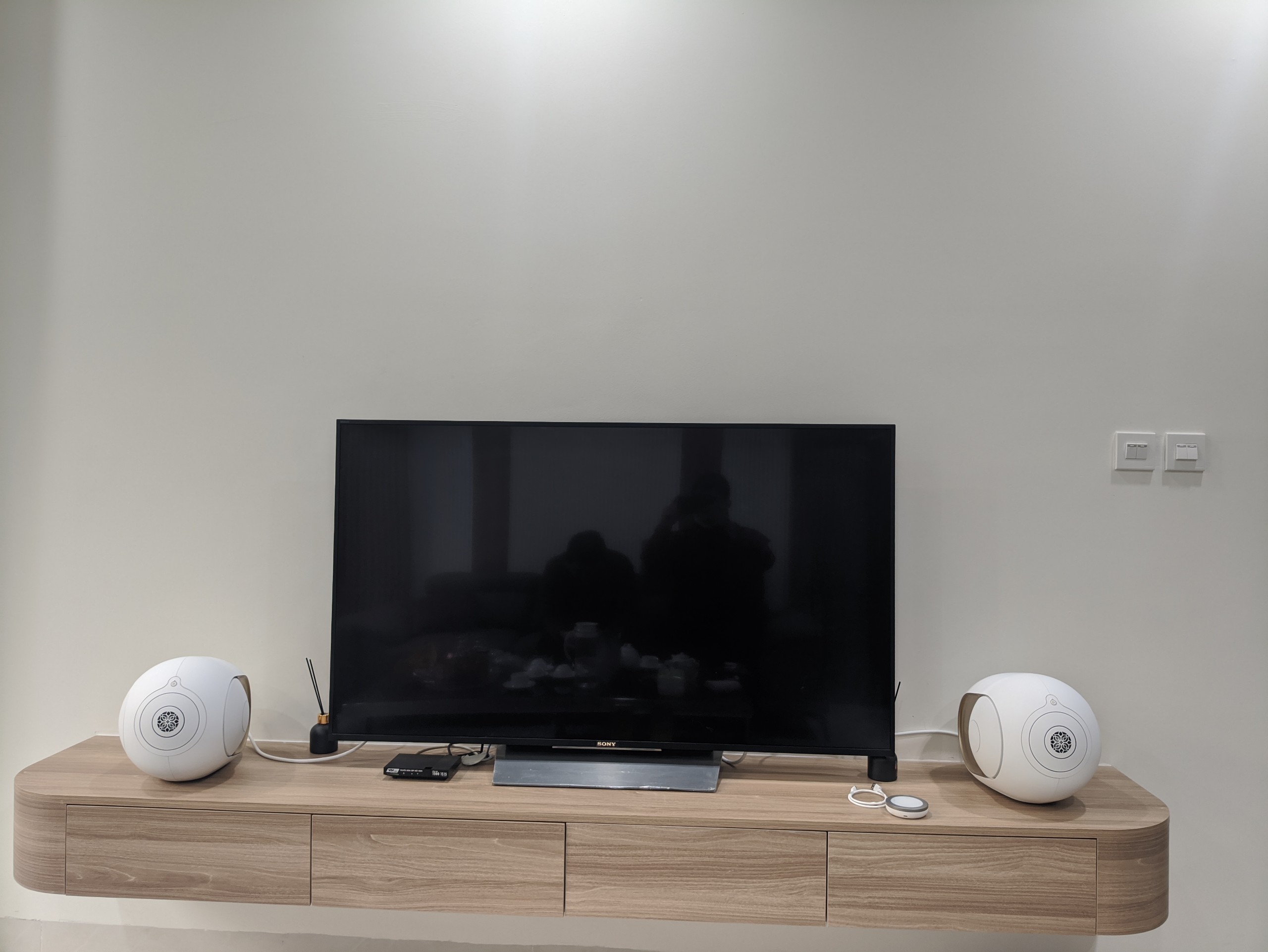 Lắp đặt bộ đôi loa Devialet Phantom I 108 db Opera nghe nhạc đỉnh cao cho khách hàng tại Hà Nội