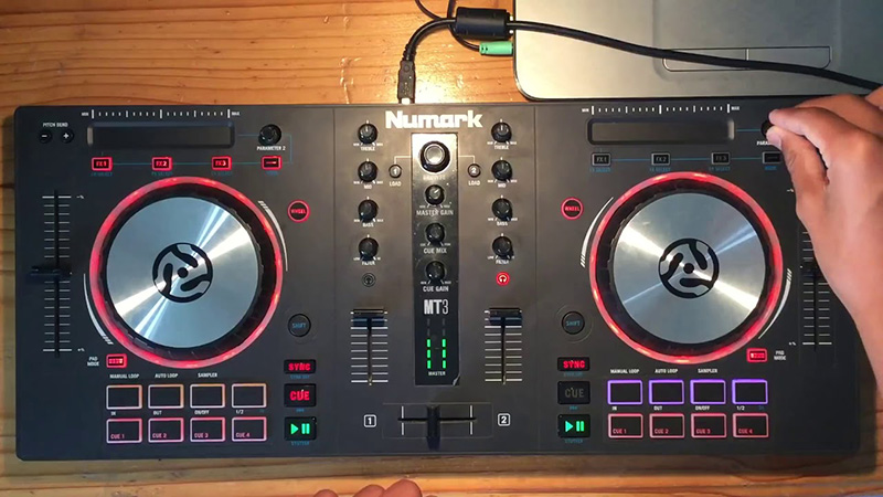 Numark Mixtrack 3 là mẫu bàn dj dưới 10 triệu đồng 