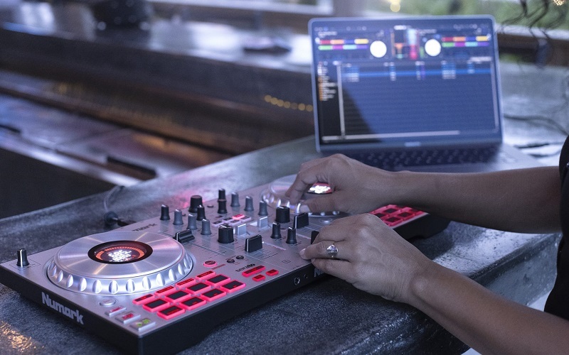 bàn dj numark mixtrack platinum fx