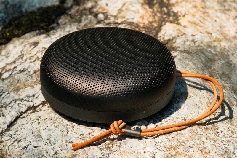 beosound a1 gen 3 màu warm granite