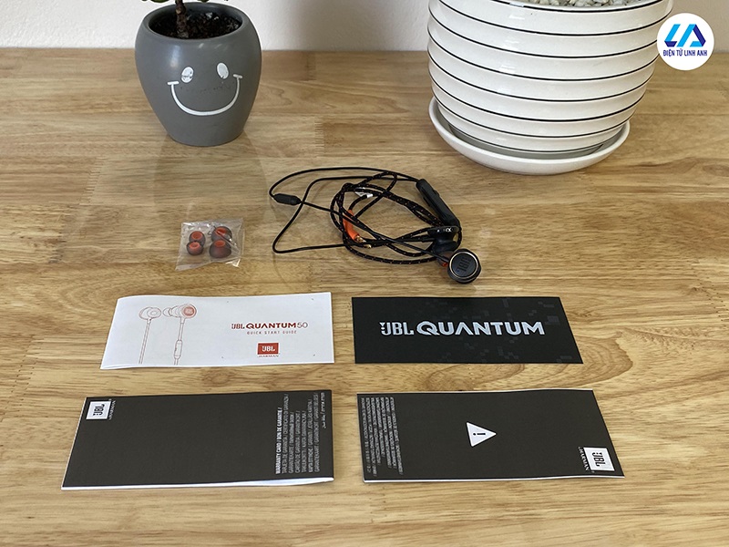 mở hộp jbl quantum 50