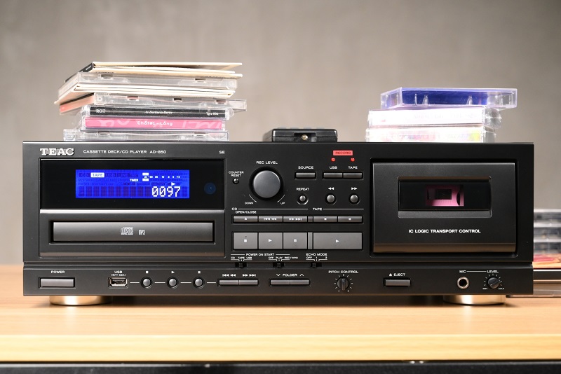 Mặt trước của đầu Cassette/ CD TEAC AD-850