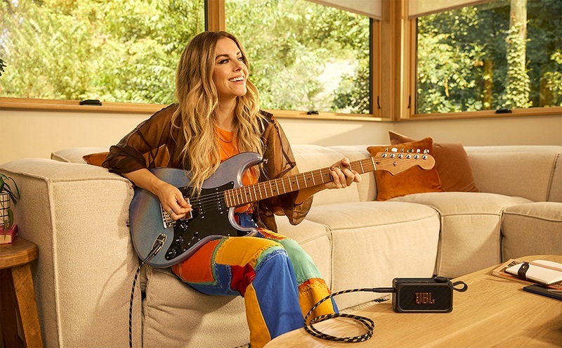 chất âm loa jbl bandbox solo