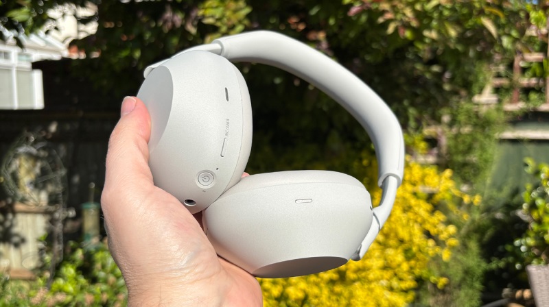 chất liệu tai nghe sony 1000xm6