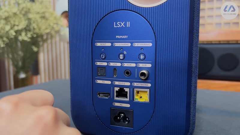 cổng kết nối trên loa chính lsx 2