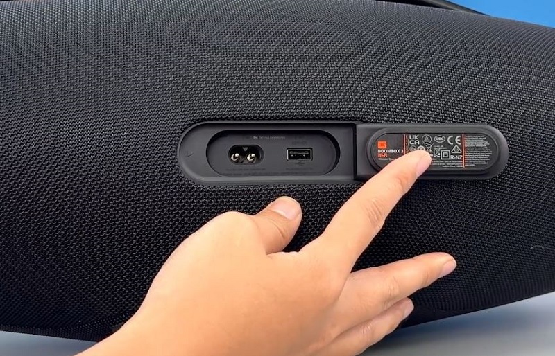 cổng kết nối trên loa jbl boombox 3 wifi