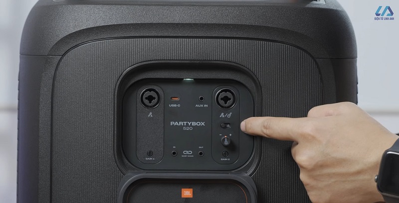 cổng kết nối trên loa jbl partybox 520