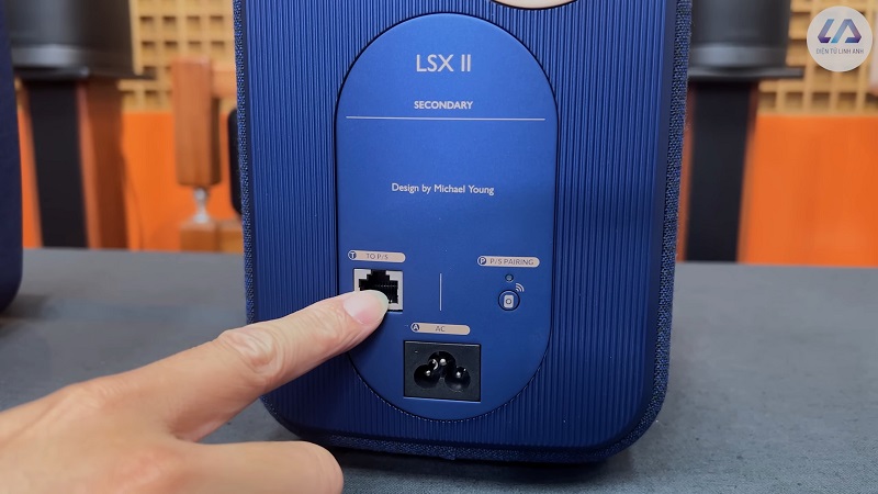 cổng kết nối trên loa phụ lsx 2