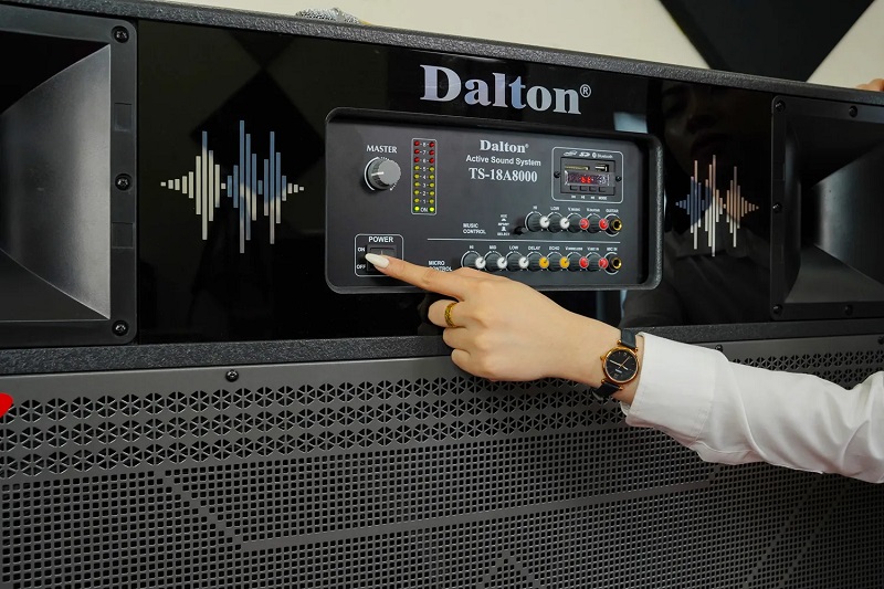 Loa Dalton TS-18A8000 điều khiển