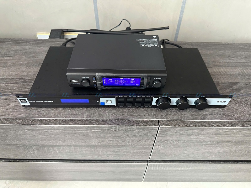 giá dàn karoake bose l1pro 8 + vang + micro + đầu liền màn VietKTV AIO20 4TB