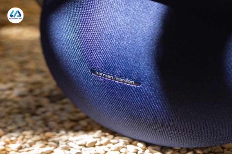 đánh giá harman kardon onyx studio 8 chất liệu