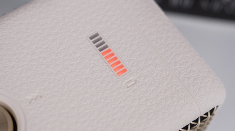 đèn báo pin loa emberton 2