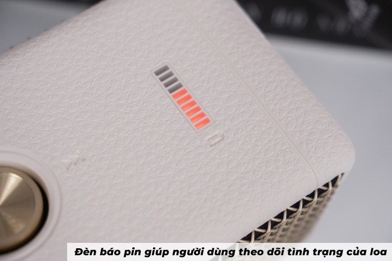 đèn báo pin trên loa emberton 2