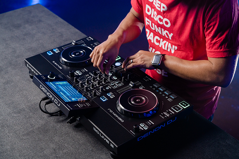 nên mua bàn dj nào chơi trong studio