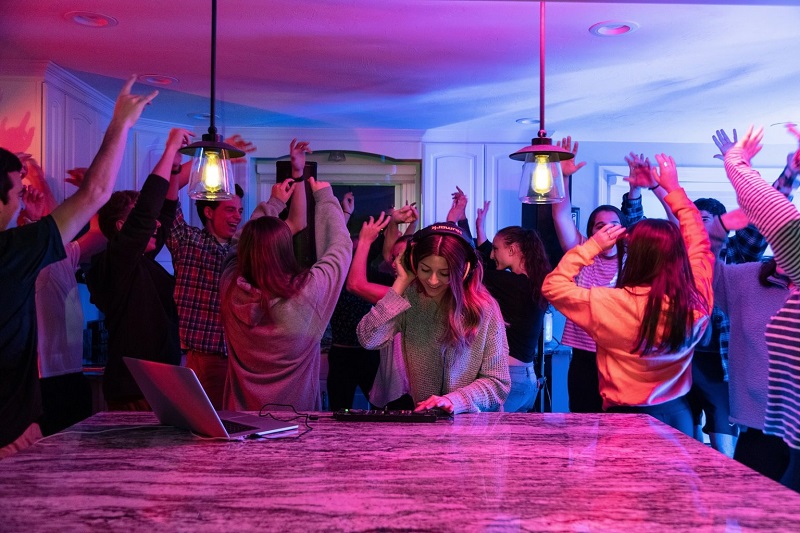 Bàn DJ Numark DJ2GO2 Touch truyền phát online