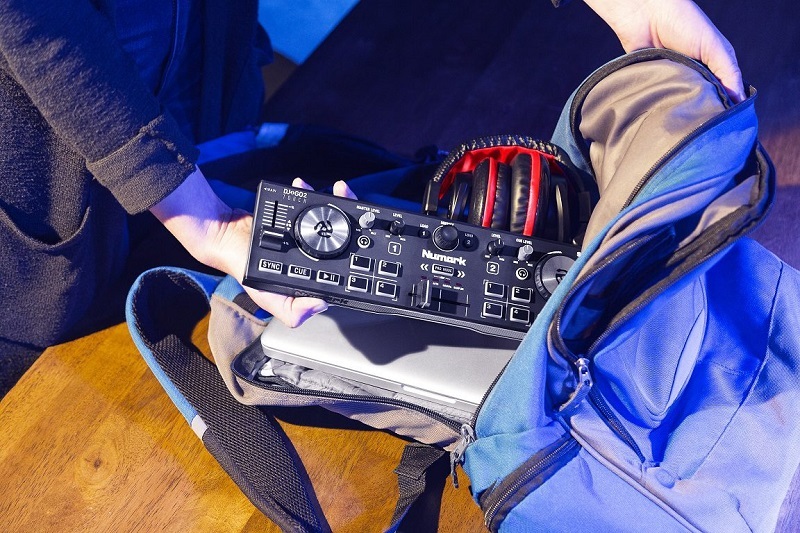 Bàn DJ Numark DJ2GO2 Touch thiết kế