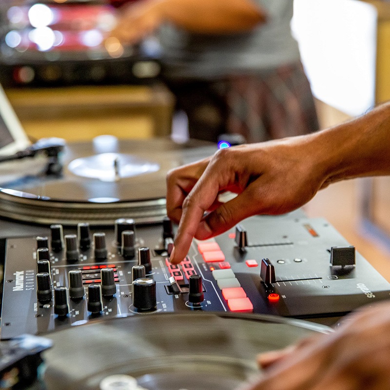 Bàn DJ Numark Scratch chất lượng âm thanh