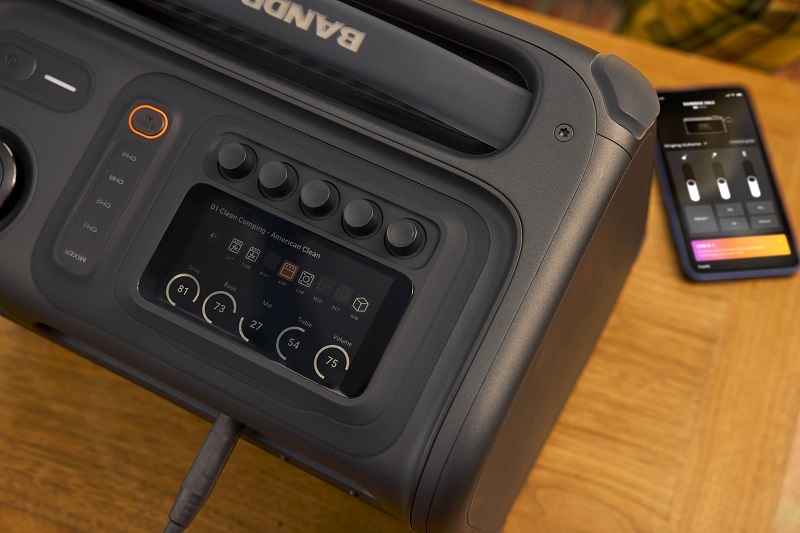 jbl bandbox trio tích hợp mixer 4 kênh