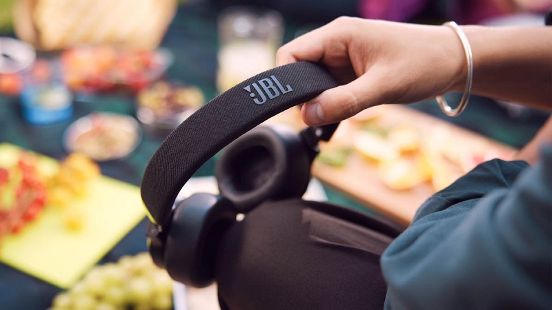 jbl live 670nc với thời lượng pin lâu