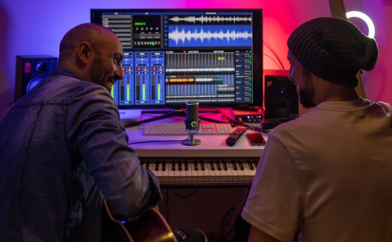 jbl quantum stream studio với bốn chế độ thu âm