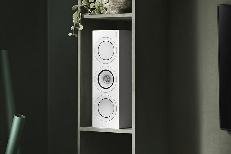 KEF R2 Meta mang đến âm trầm sâu và mạnh mẽ