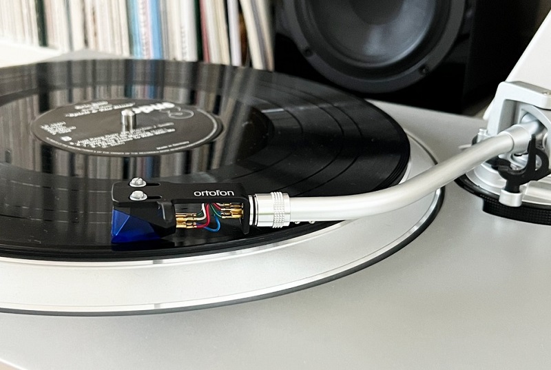 kim mâm than ortofon 2m blue