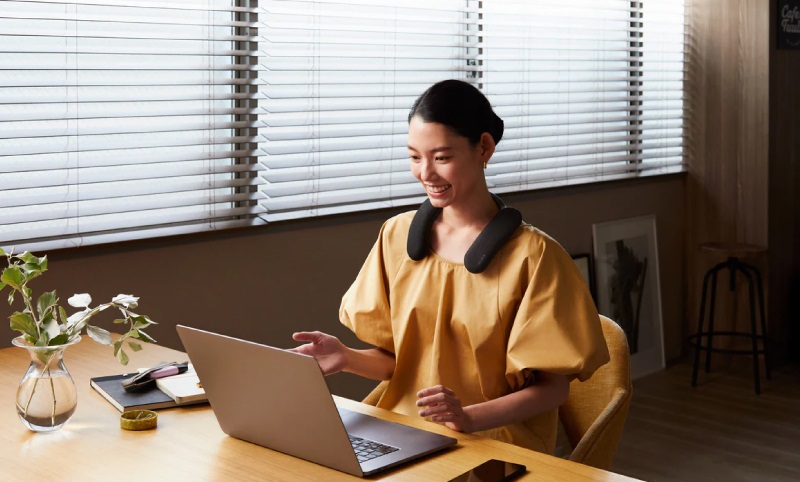 loa đeo cổ sony ht-an7