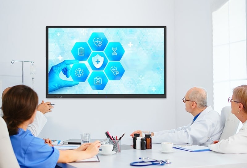 màn tomko 65inch hội chẩn y tế