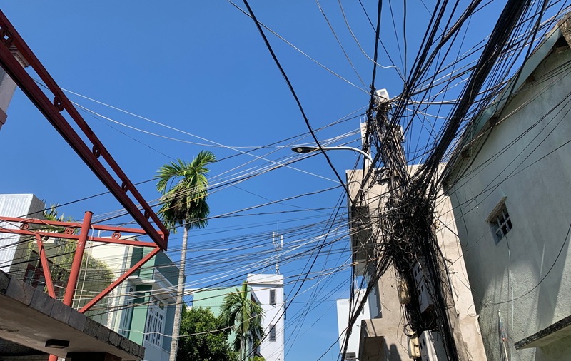 mạng lưới điện chẳng chịt