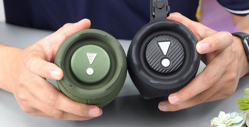 mặt bên loa charge 6