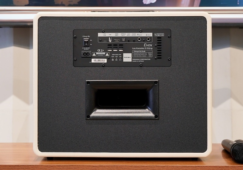mặt sau loa paramax evox