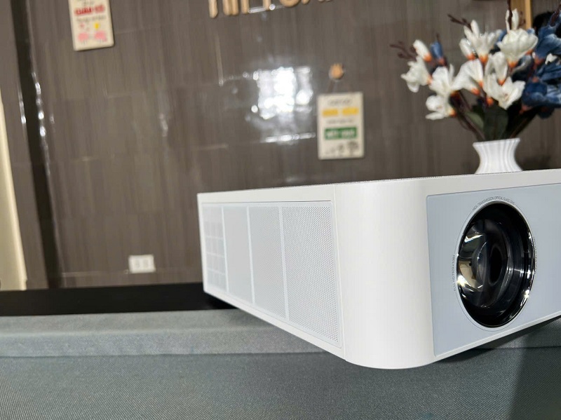 máy chiếu z8 fly v2 với nguồn sáng led bền bỉ