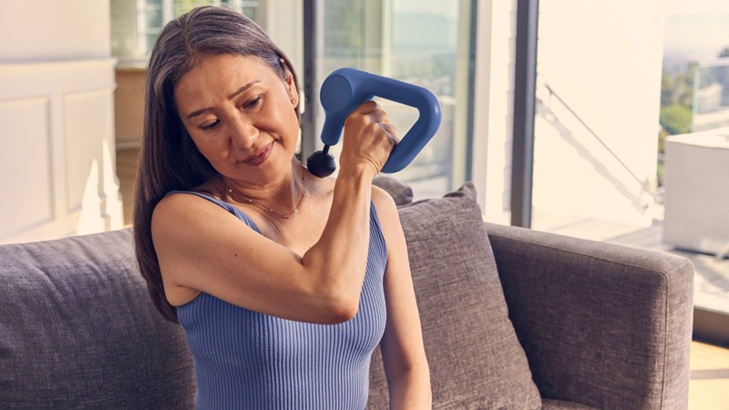 máy massage súng cầm tay theragun sense relief