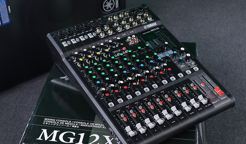 Mixer Yamaha MG12X thiết kế