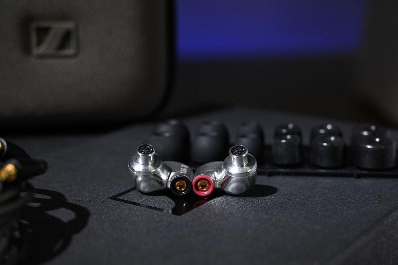 IE900 có phần housing bằng nhôm nguyên khối phay