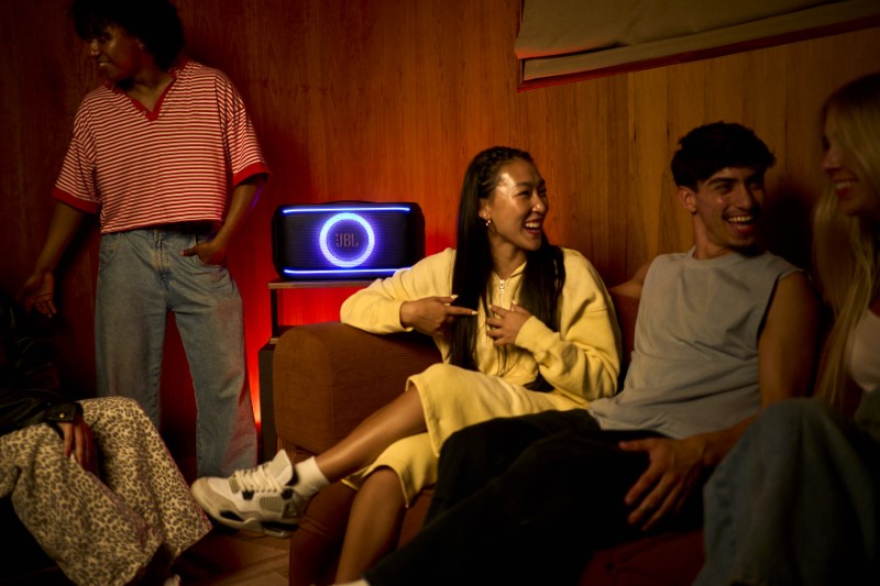 so sánh loa partybox on the go 2 vs on the go 1