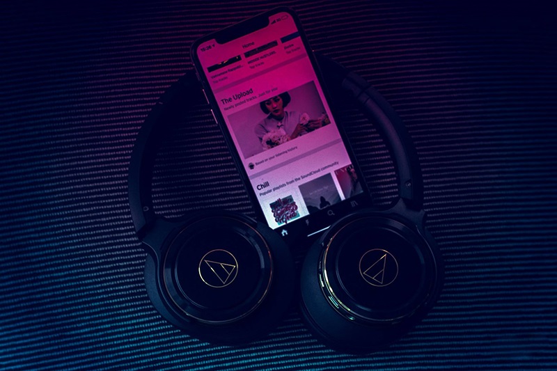 Tai nghe Audio Technica ATH-WS660BT kết nối