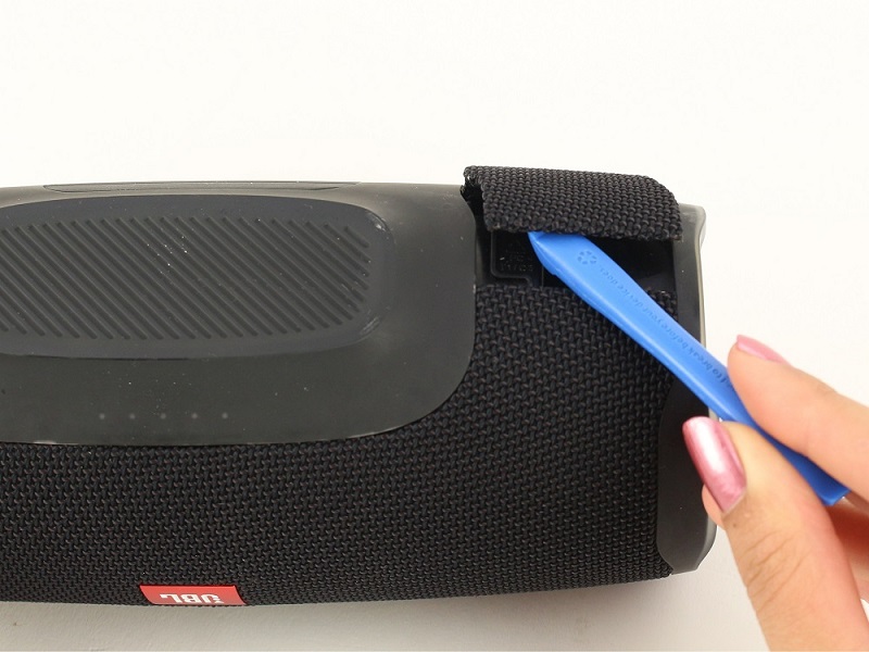 Thay pin loa JBL Charge 4 tại nhà cực đơn giản ai cũng làm được |