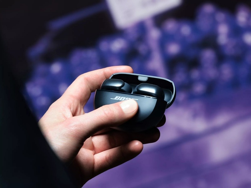 thời lượng pin của tai nghe bose ultra open earbuds