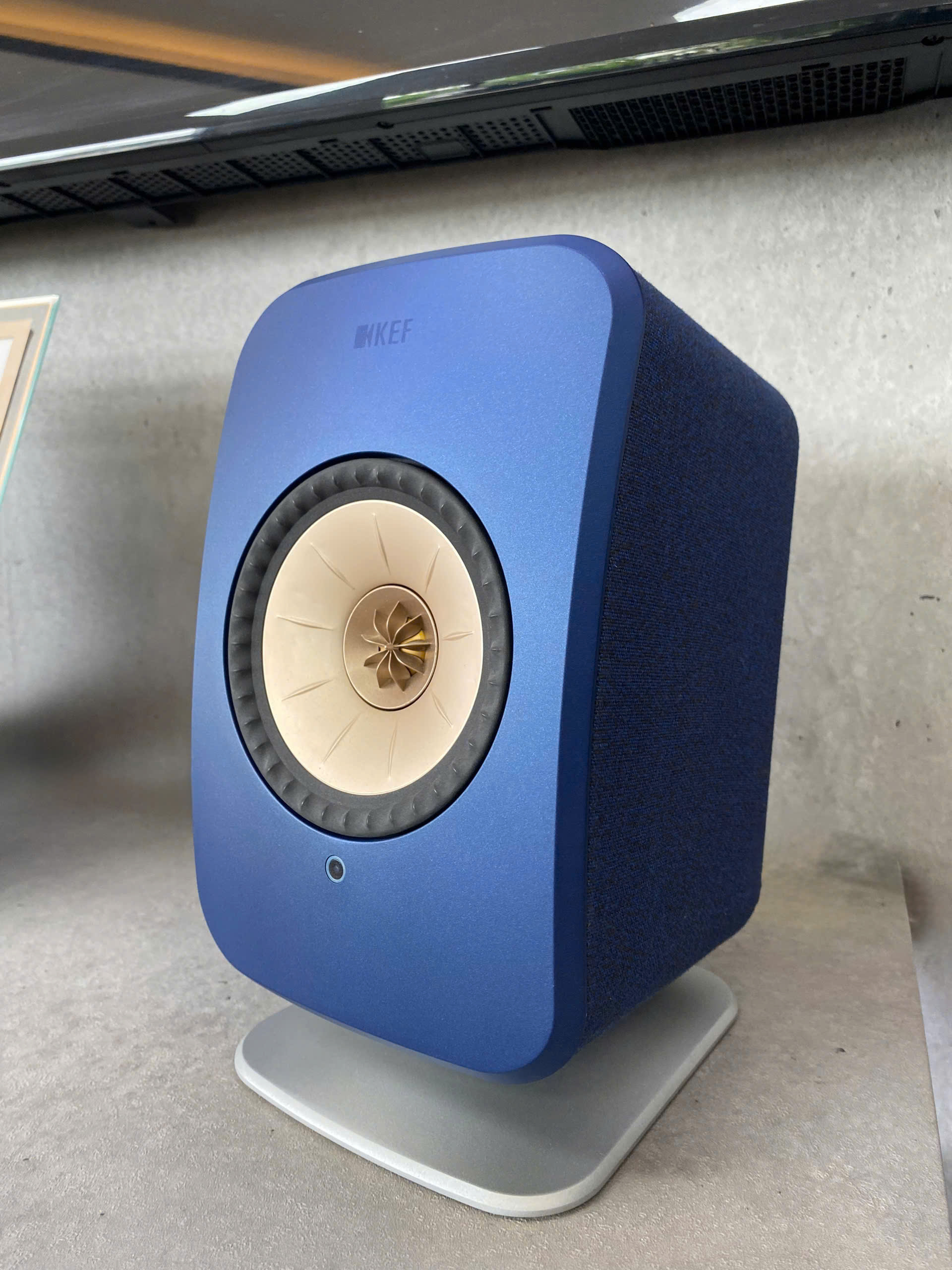 Loa KEF LSX II + Chân loa (Qua sử dụng)