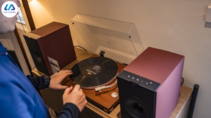 Loa KEF Coda W
