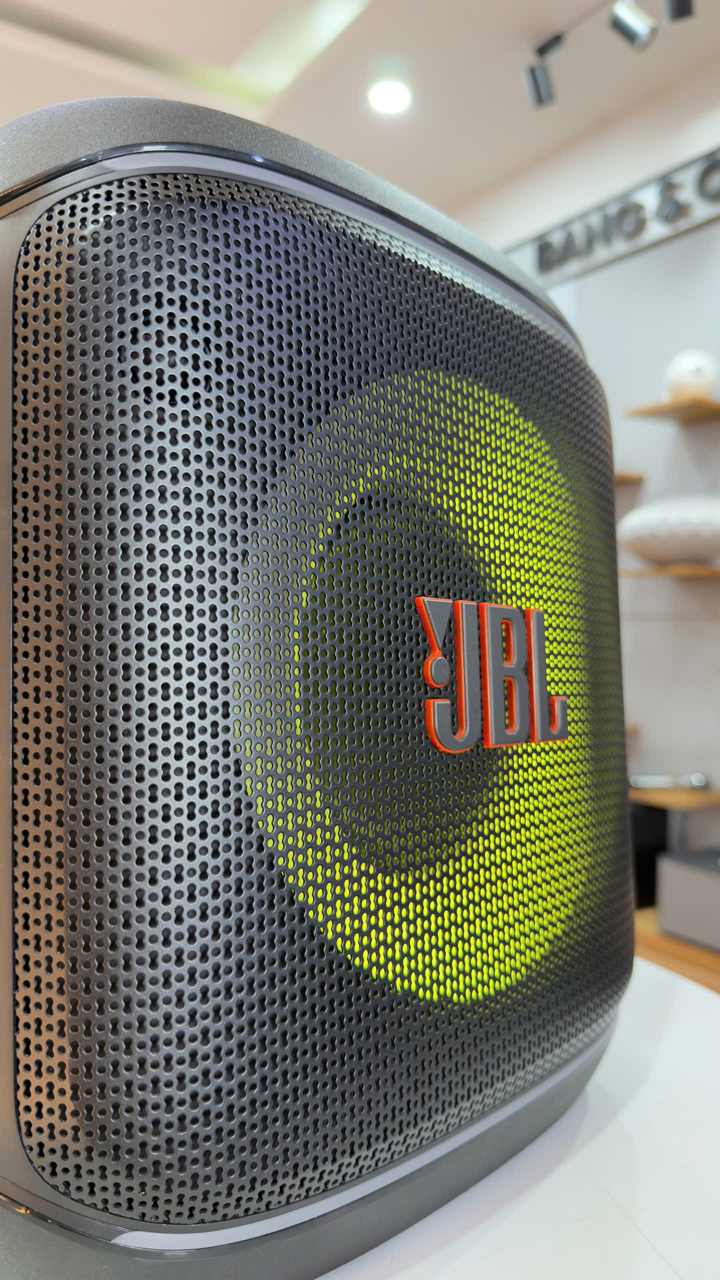 Loa JBL Partybox Encore 2 Qua sử dụng