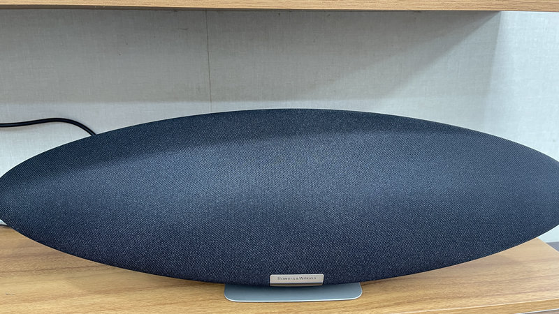 Loa Bowers & Wilkins Zeppelinm Likenew