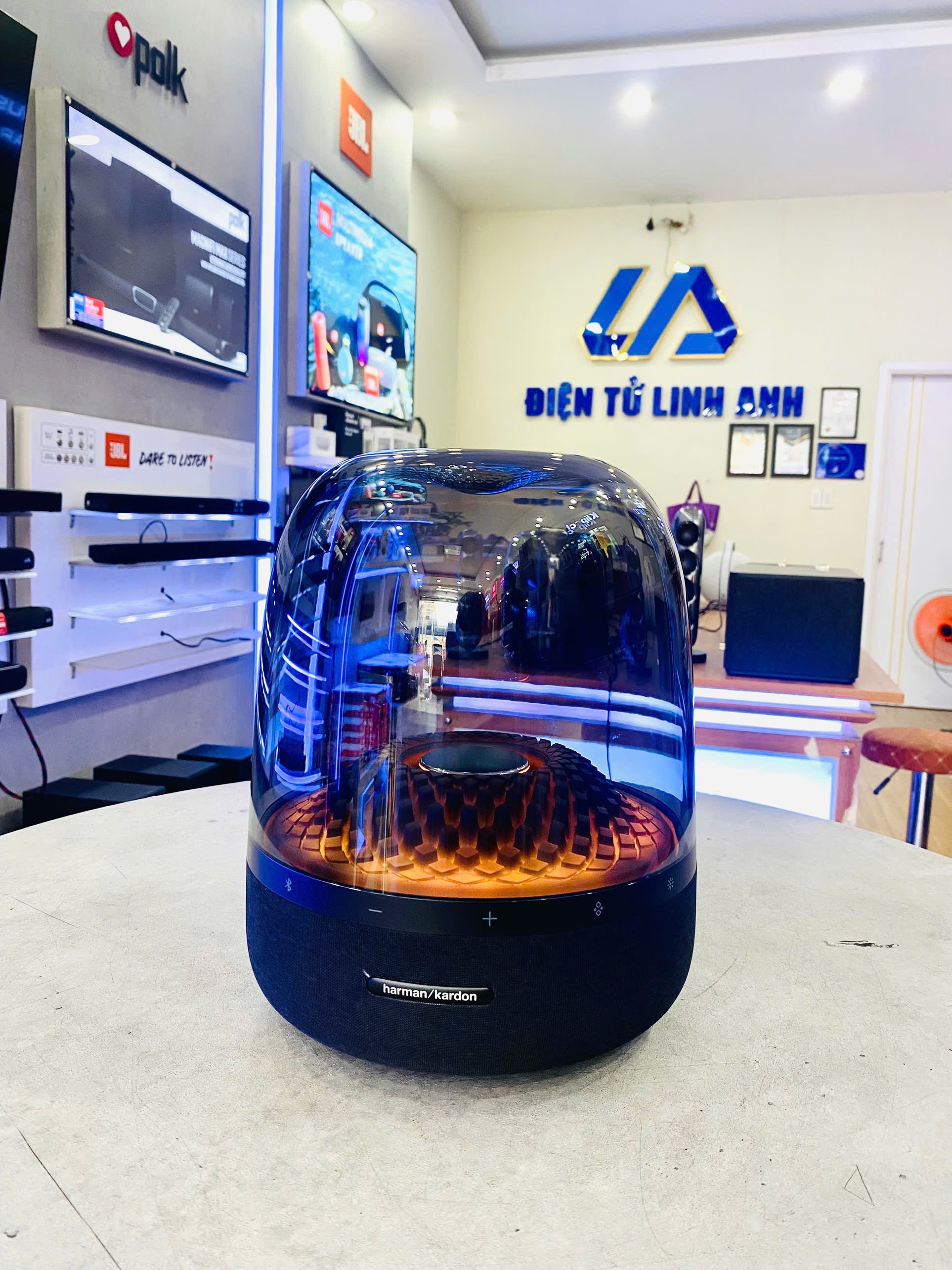 Harman Kardon Aura Studio 4 Likenew