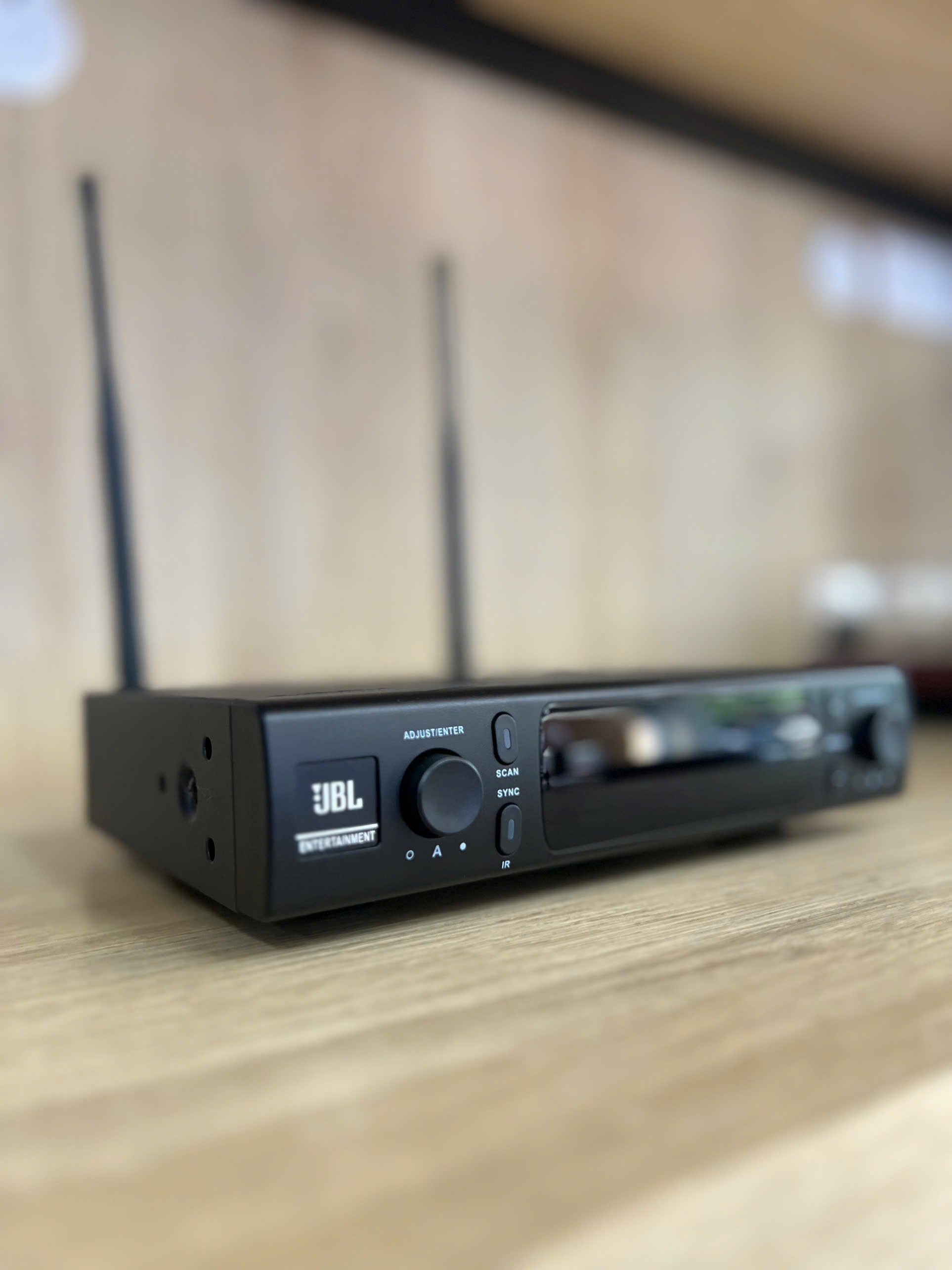 Micro JBL VM300 Likenew