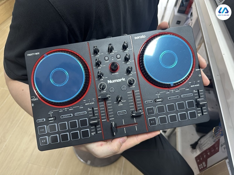 Bàn DJ Numark Party Mix III
