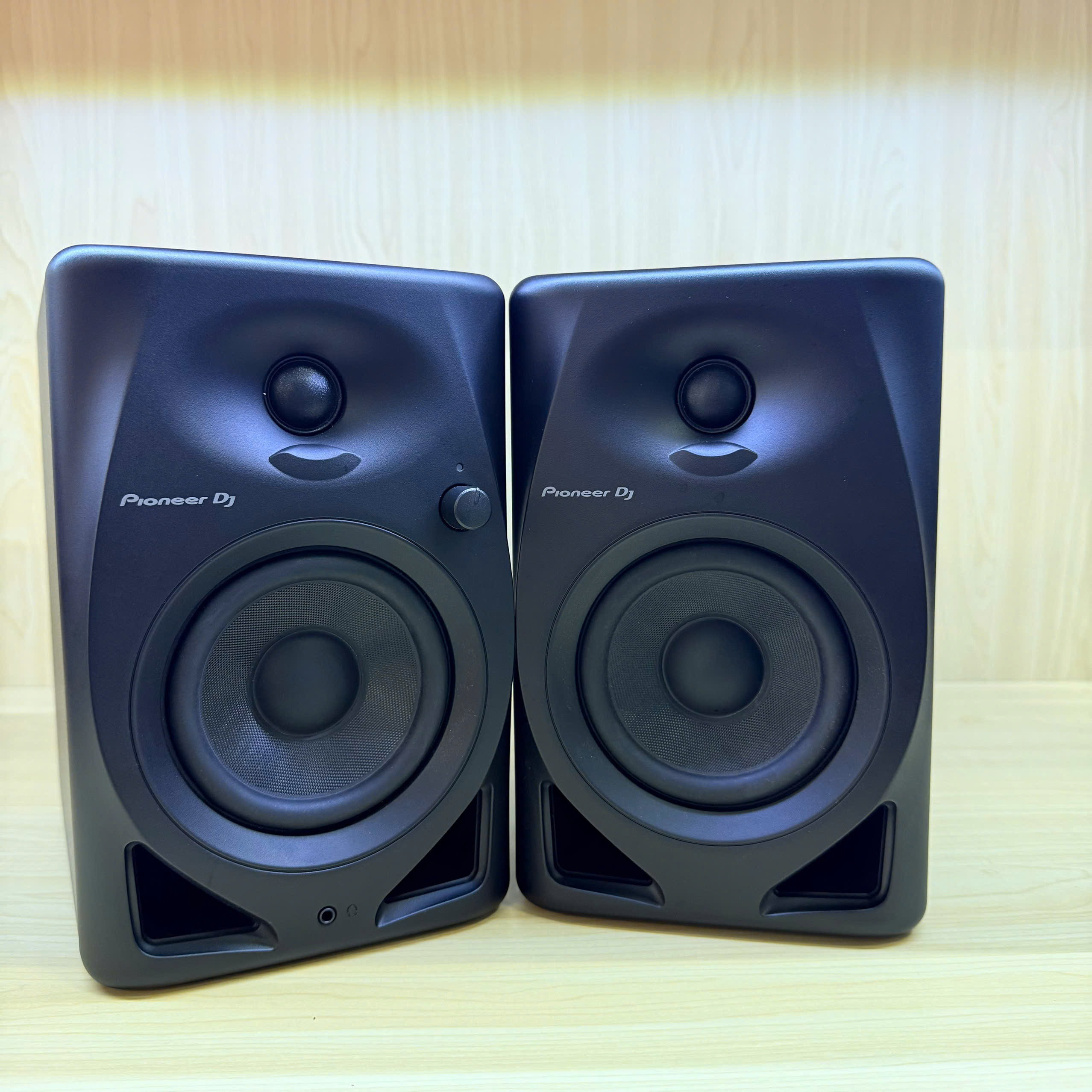 Loa kiểm âm Pioneer DJ DM-40D Likenew